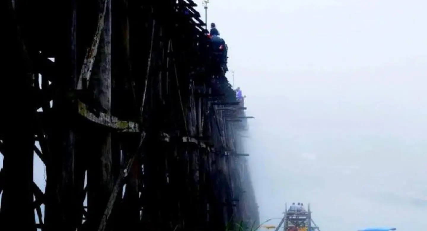 Careless smoker almost torches Thailand’s longest wooden bridge Careless smoker almost torches Thailand’s longest wooden bridge