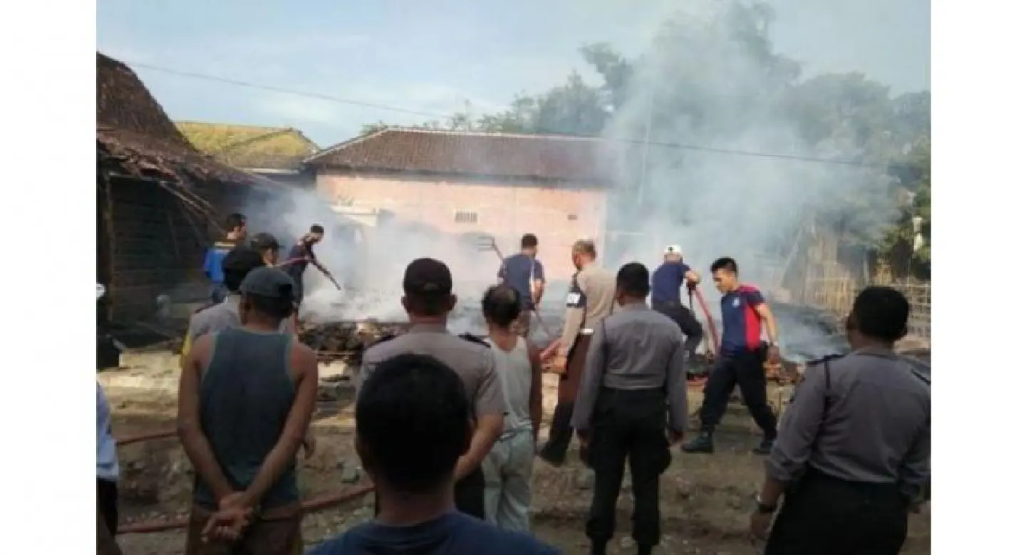 Indonesian boy who could not wait for new phone burns down family's house Indonesian boy who could not wait for new phone burns down family's house