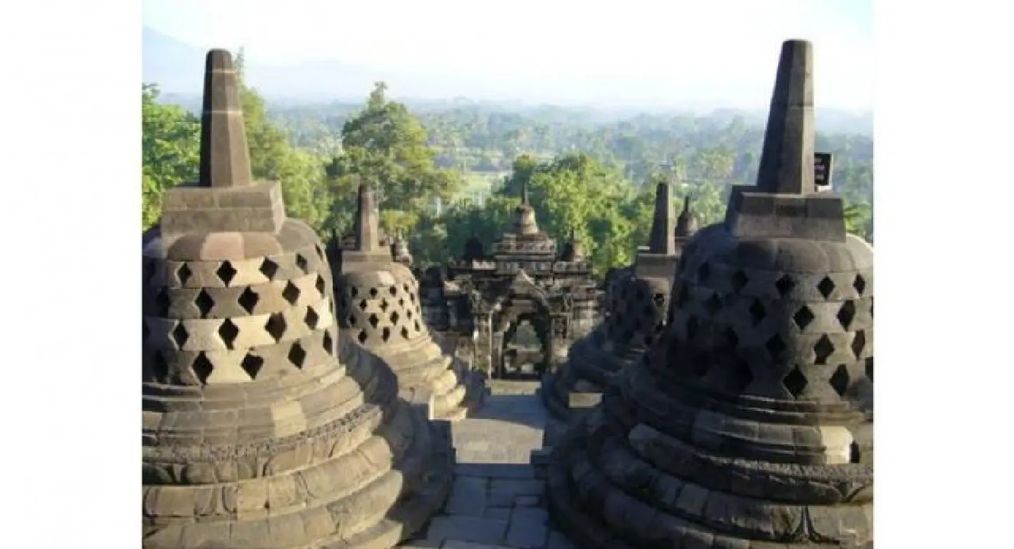 Mount Merapi ash hits Borobudur temple Mount Merapi ash hits Borobudur temple