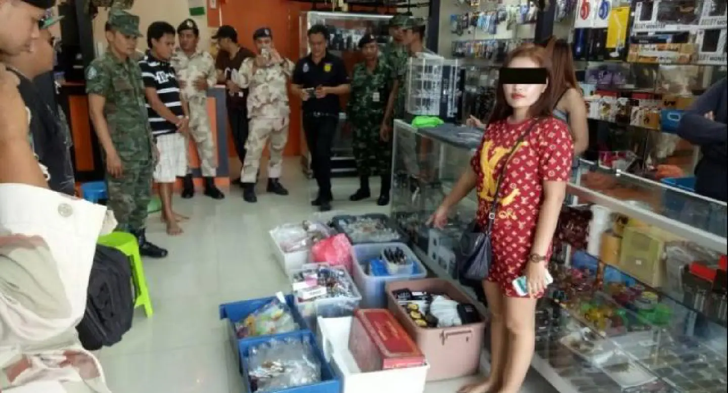 Vaping shop raided in Phuket Vaping shop raided in Phuket