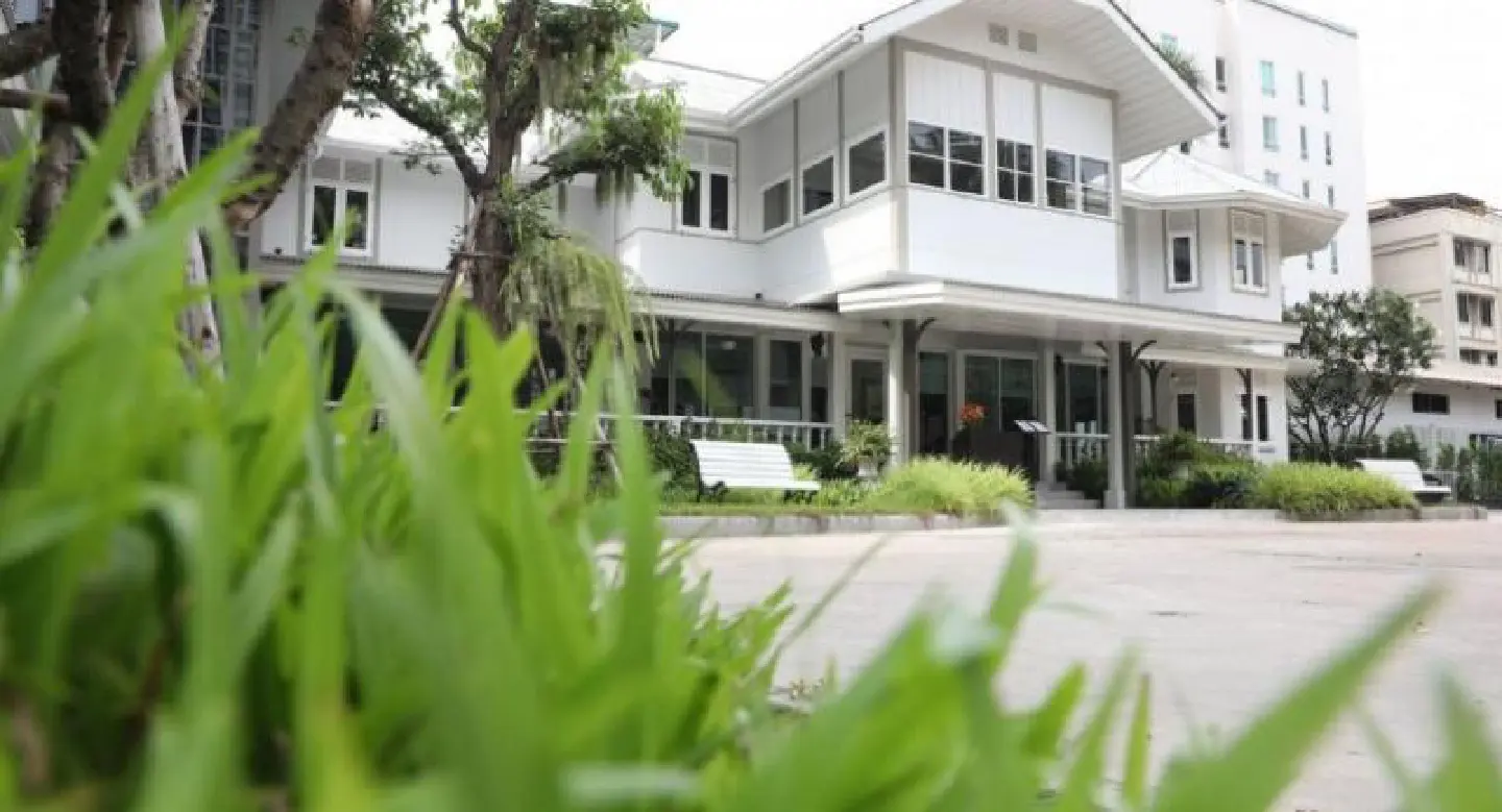 Classy cuisine in a colonial setting