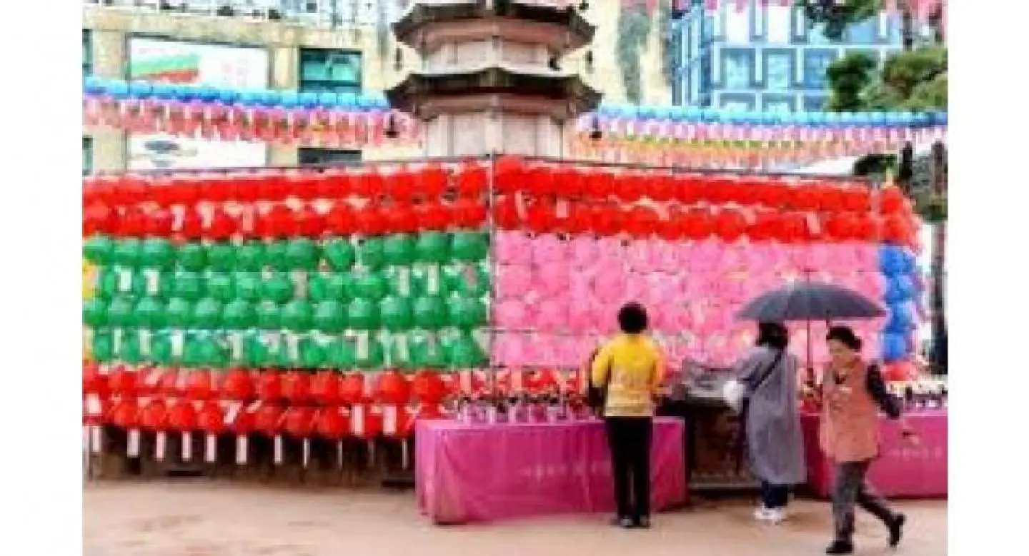 Temples don resplendent colors for upcoming 'Buddha's Birthday' Temples don resplendent colors for upcoming 'Buddha's Birthday'