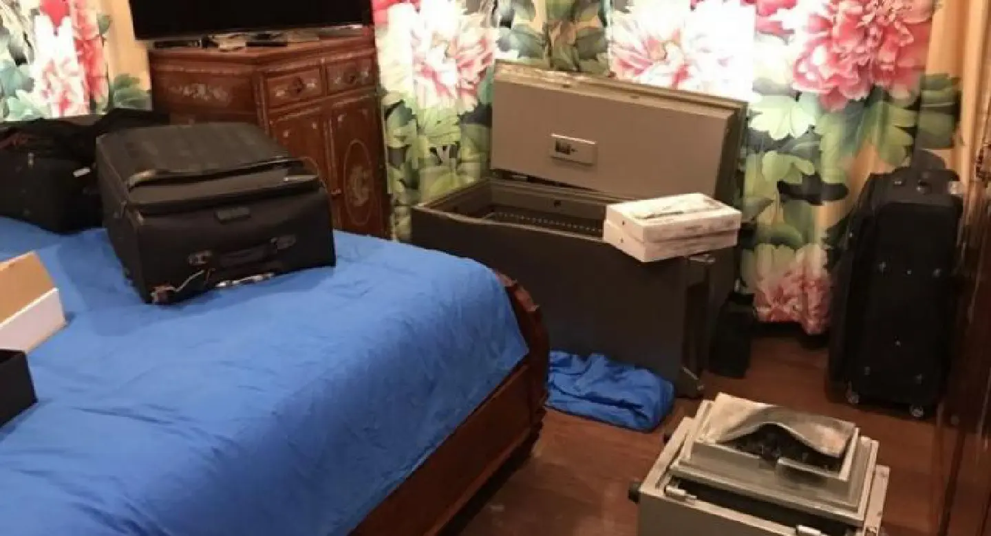 Foreign businessmen claim Bt12m valuables, cash stolen Foreign businessmen claim Bt12m valuables, cash stolen
