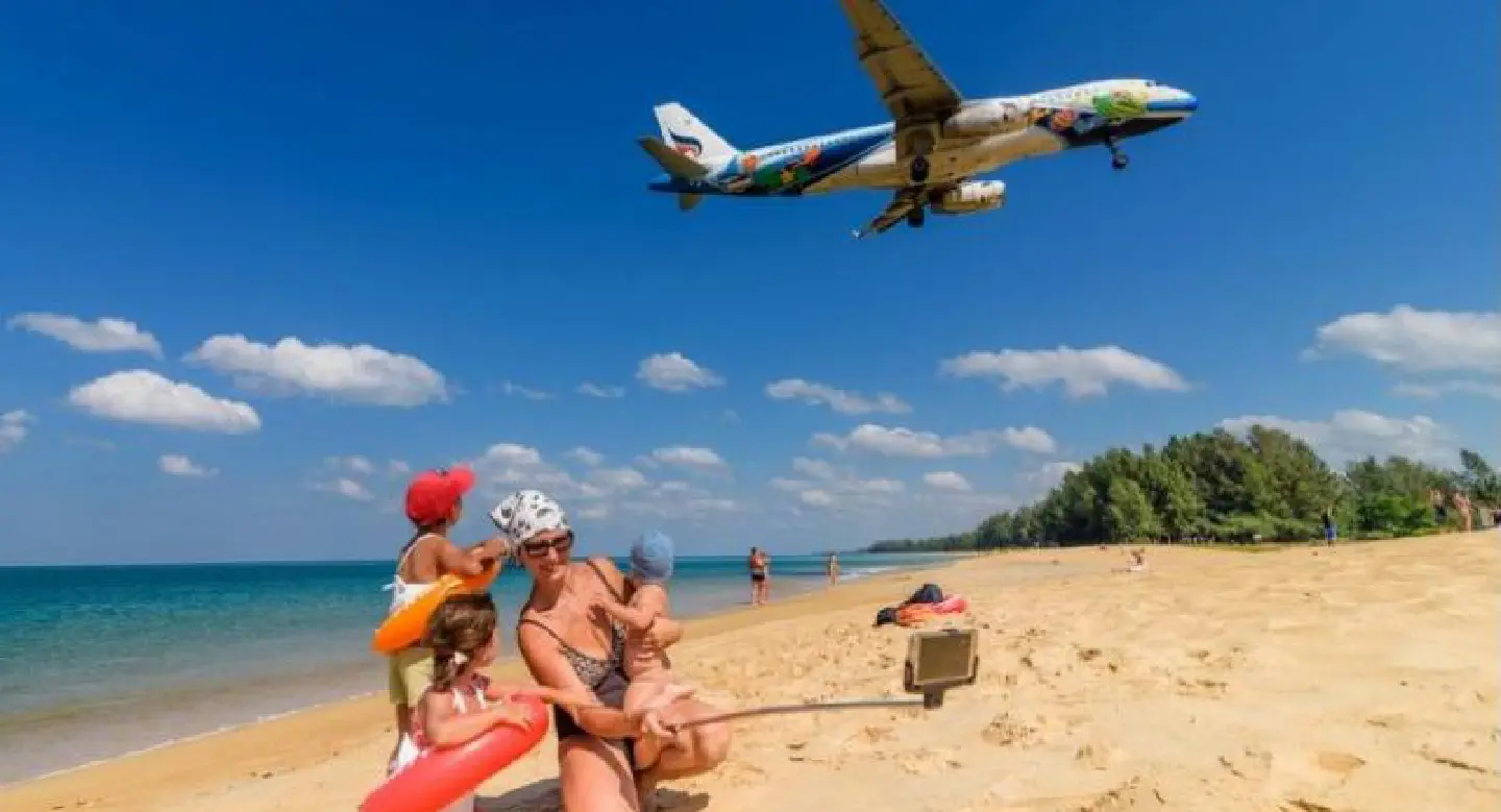 Getting THAT ‘plane’ pic at Phuket Airport
