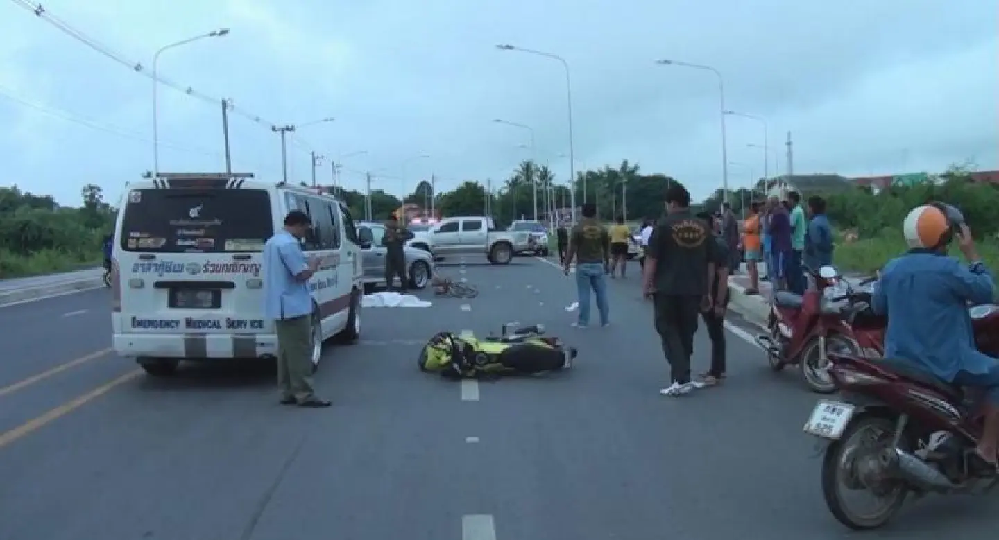 Chai Nat schoolboy on motorbike kills elderly cyclist Chai Nat schoolboy on motorbike kills elderly cyclist
