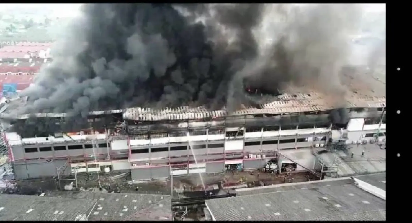 Firefighters battle major factory blaze Firefighters battle major factory blaze