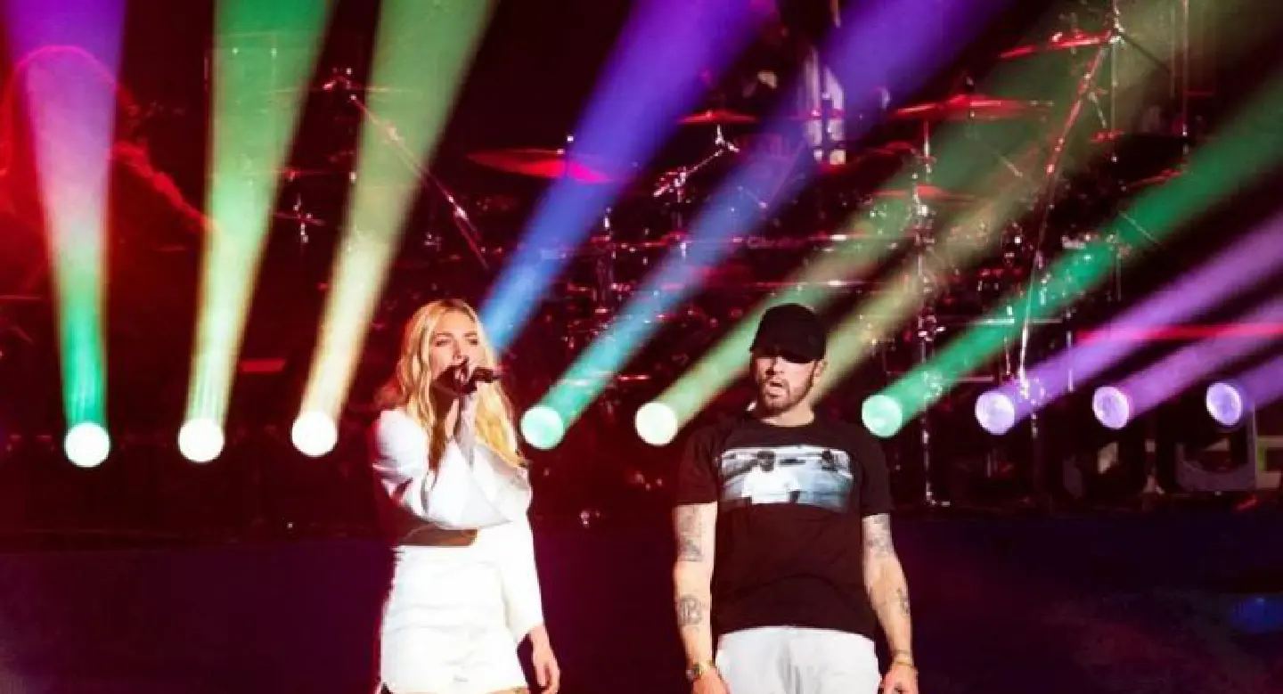 Eminem fuels Nicki Minaj dating rumors