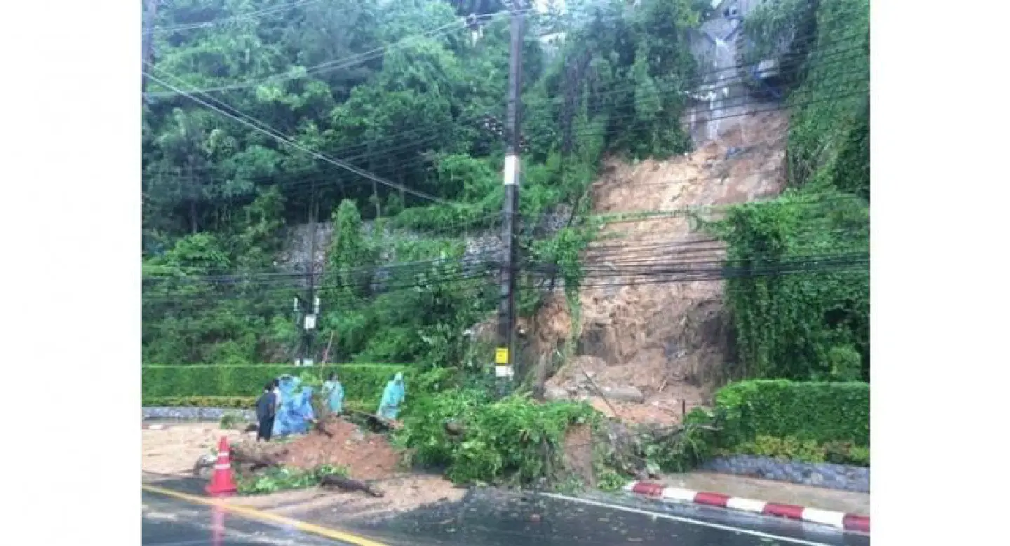Phuket thunderstorms bring floods and a landslide Phuket thunderstorms bring floods and a landslide