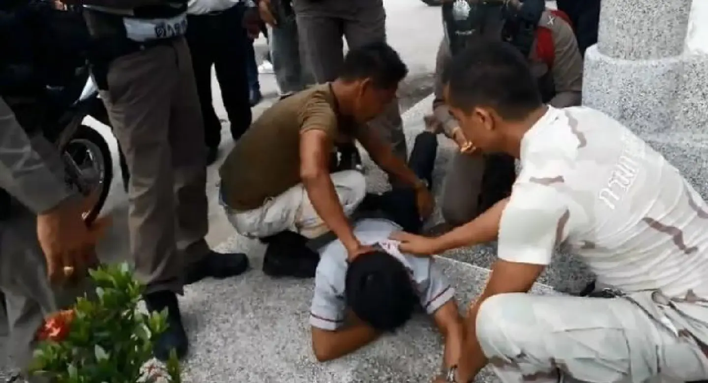 Songkhla drug suspect arrested after making wrong turn into temple full of police officers Songkhla drug suspect arrested after making wrong turn into temple full of police officers