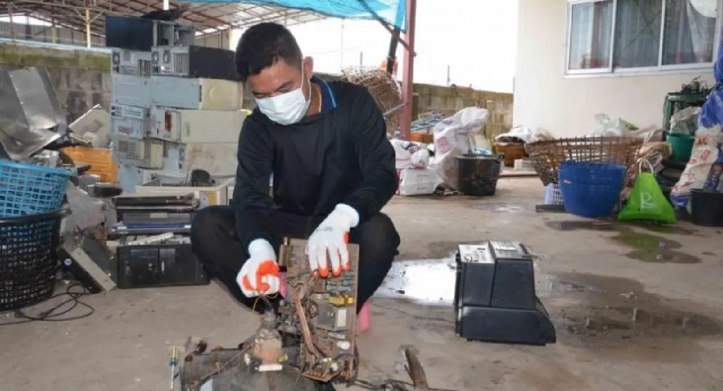 Lure of cash from e-waste threatens public health Lure of cash from e-waste threatens public health