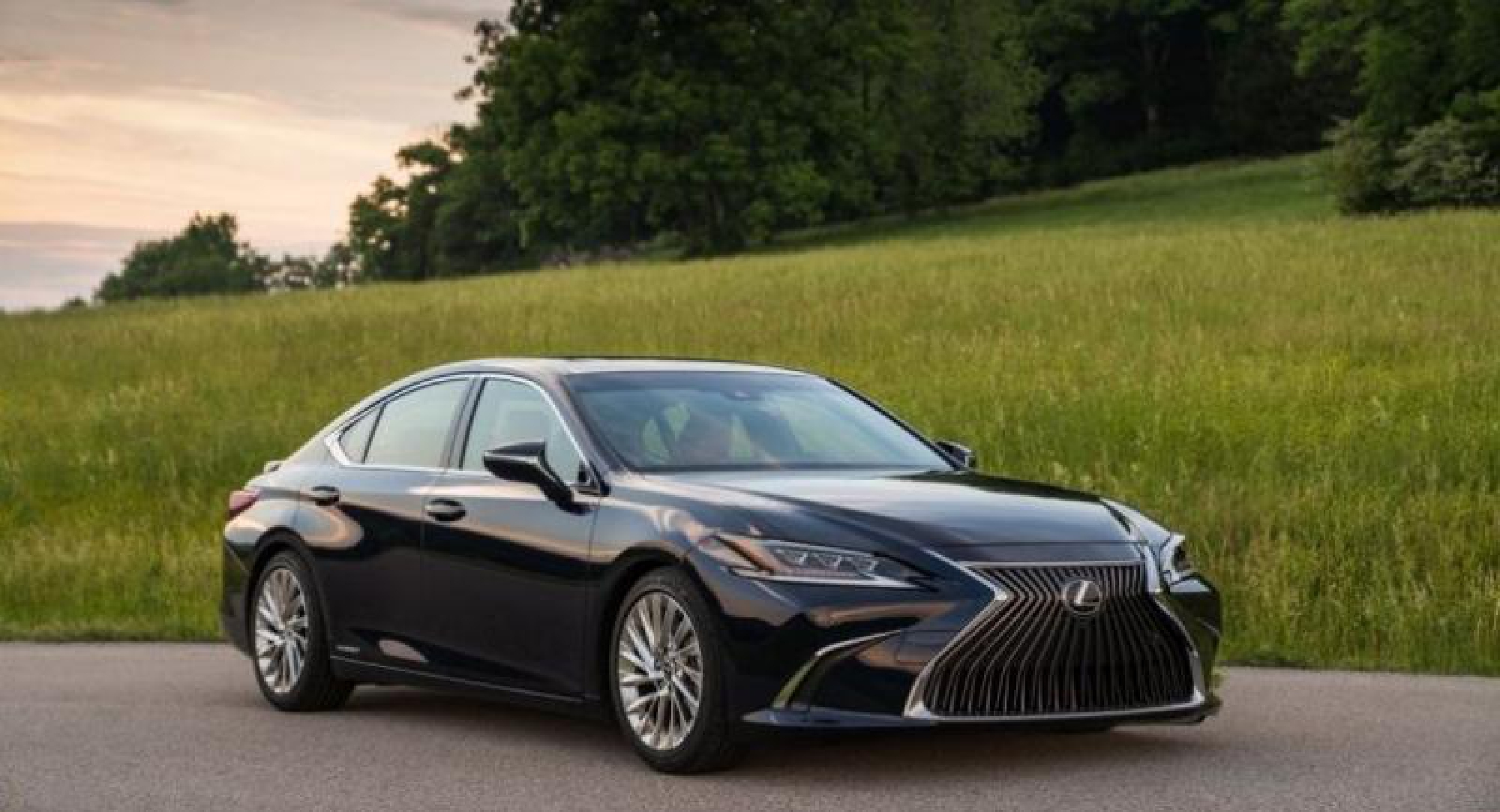 New Lexus Es Surprises With Looks And Performance