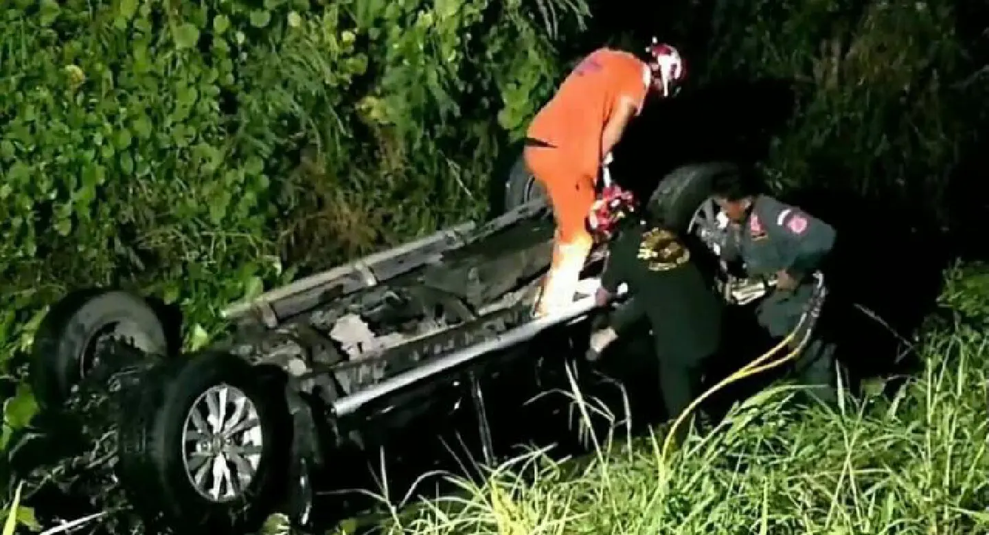 Doctor killed in Phayao road accident Doctor killed in Phayao road accident