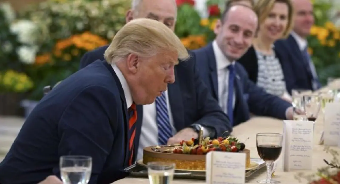 World holds breath as Trump, Kim meet World holds breath as Trump, Kim meet