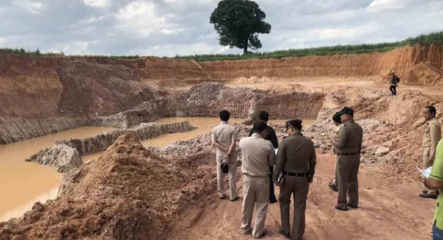 Authorities visit illegal land-excavation site Authorities visit illegal land-excavation site