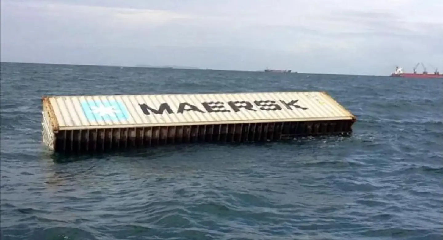 Freight ship sinks but crew rescued Freight ship sinks but crew rescued