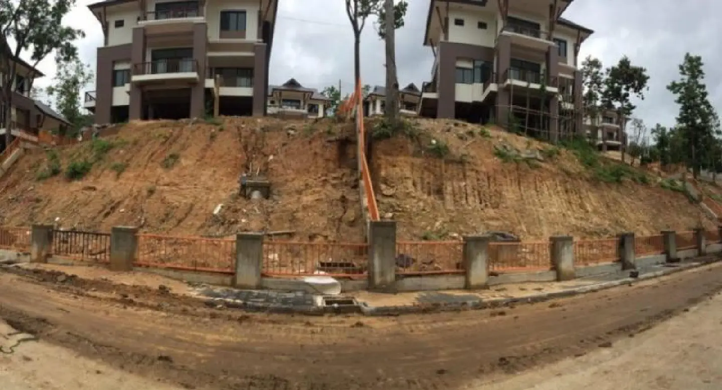 Court residences mountain site at risk from natural disasters: experts Court residences mountain site at risk from natural disasters: experts