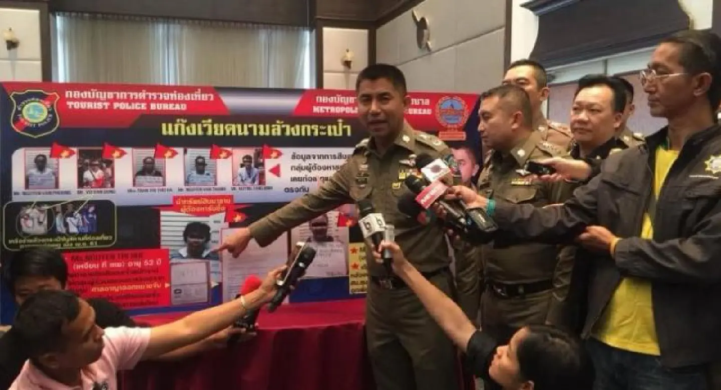 Pick-pocket gang used fake passports to steal in Thailand, sell items in Vietnam: police Pick-pocket gang used fake passports to steal in Thailand, sell items in Vietnam: police