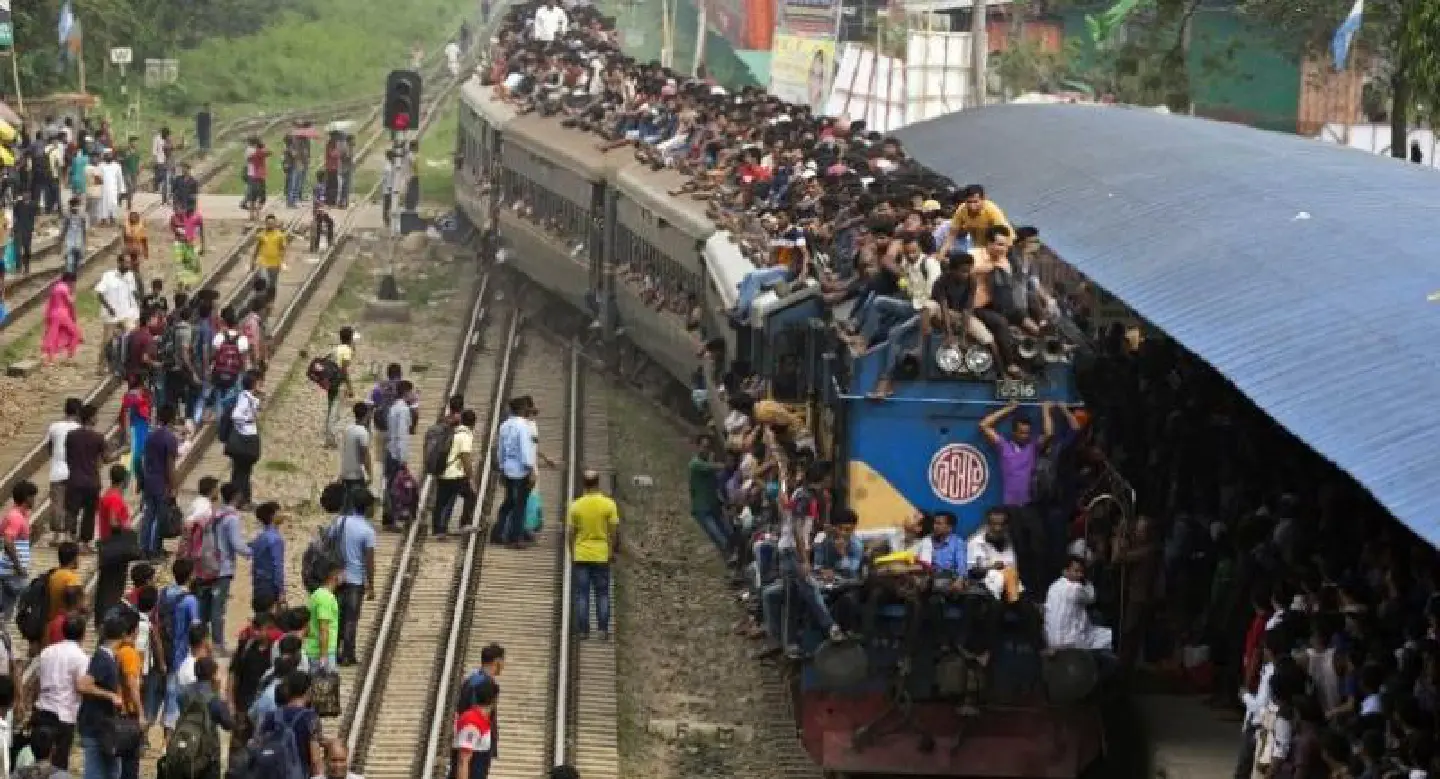 People prepare for Eid al-Fitr holidays in Bangladesh