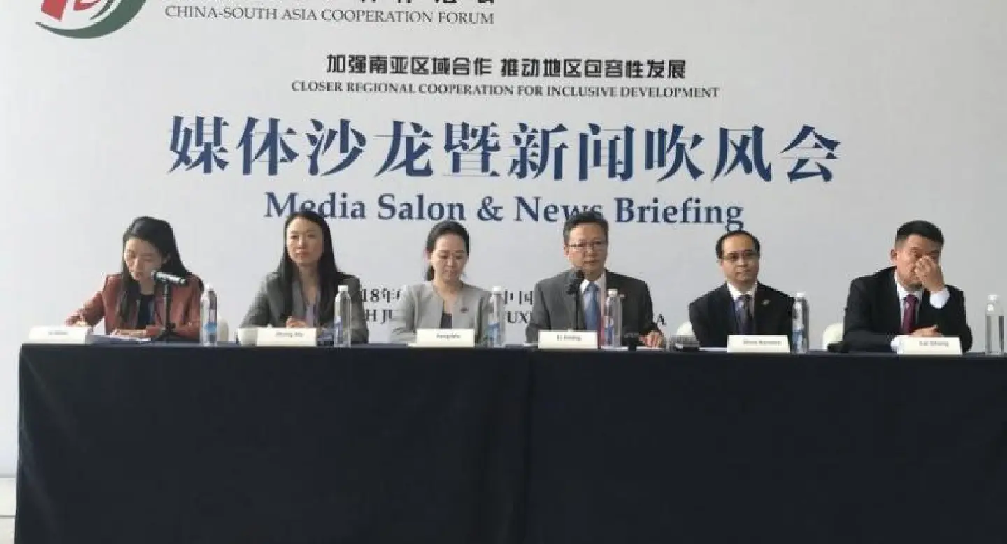 Belt and Road ‘not a debt risk’ Belt and Road ‘not a debt risk’