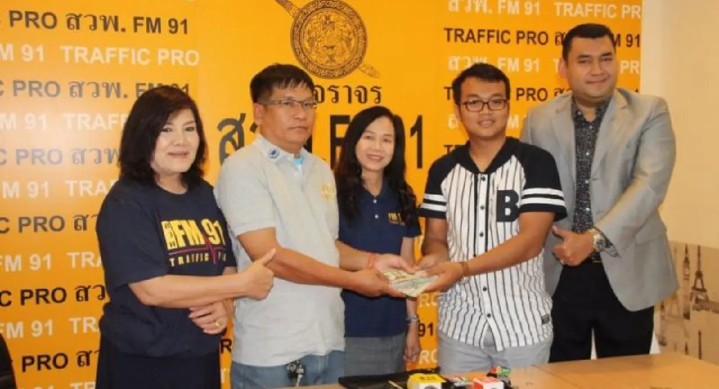 Taxi driver returns Bt270,000 cash to Cambodian passenger Taxi driver returns Bt270,000 cash to Cambodian passenger
