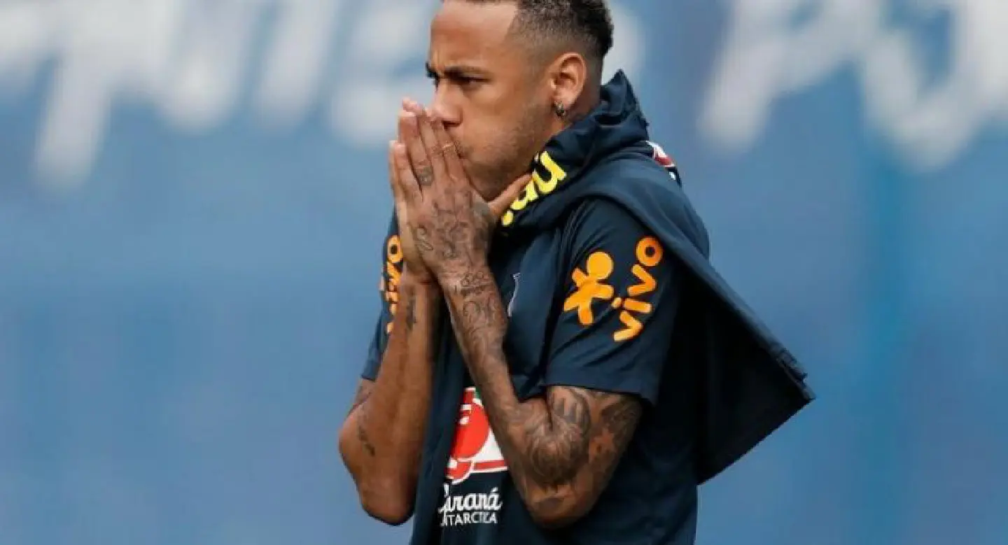 Neymar limps out of training, setting Brazilian alarm bells ringing Neymar limps out of training, setting Brazilian alarm bells ringing
