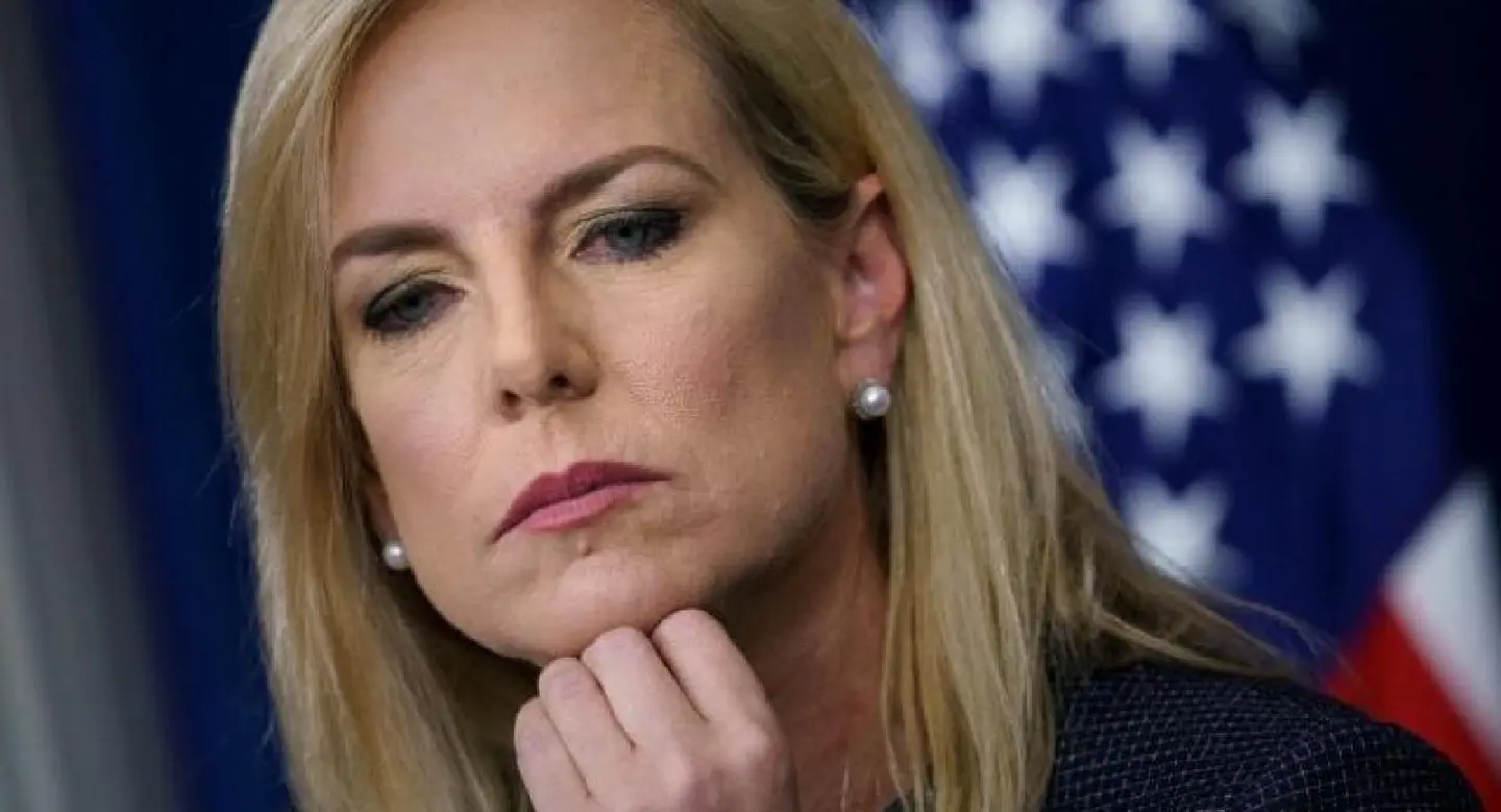 Protesters heckle DHS secretary at Mexican restaurant Protesters heckle DHS secretary at Mexican restaurant