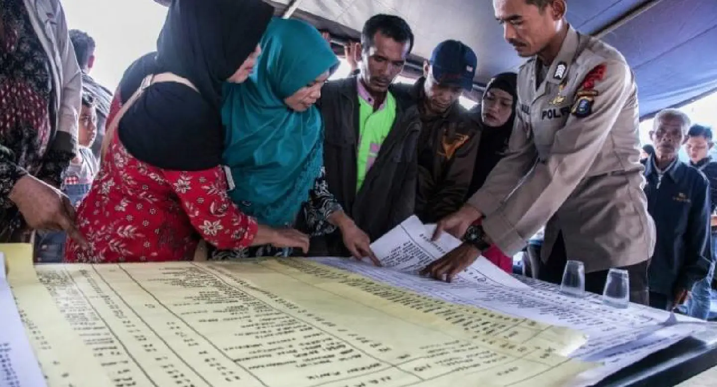 Ferry survivor recalls harrowing hour in Lake Toba Ferry survivor recalls harrowing hour in Lake Toba