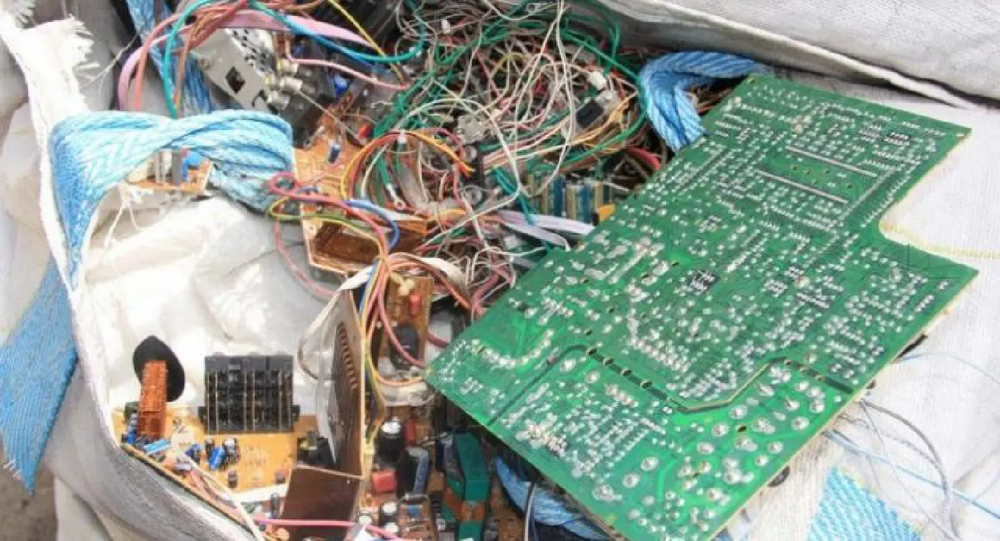 Govt considers ‘total ban’  on the import of e-waste