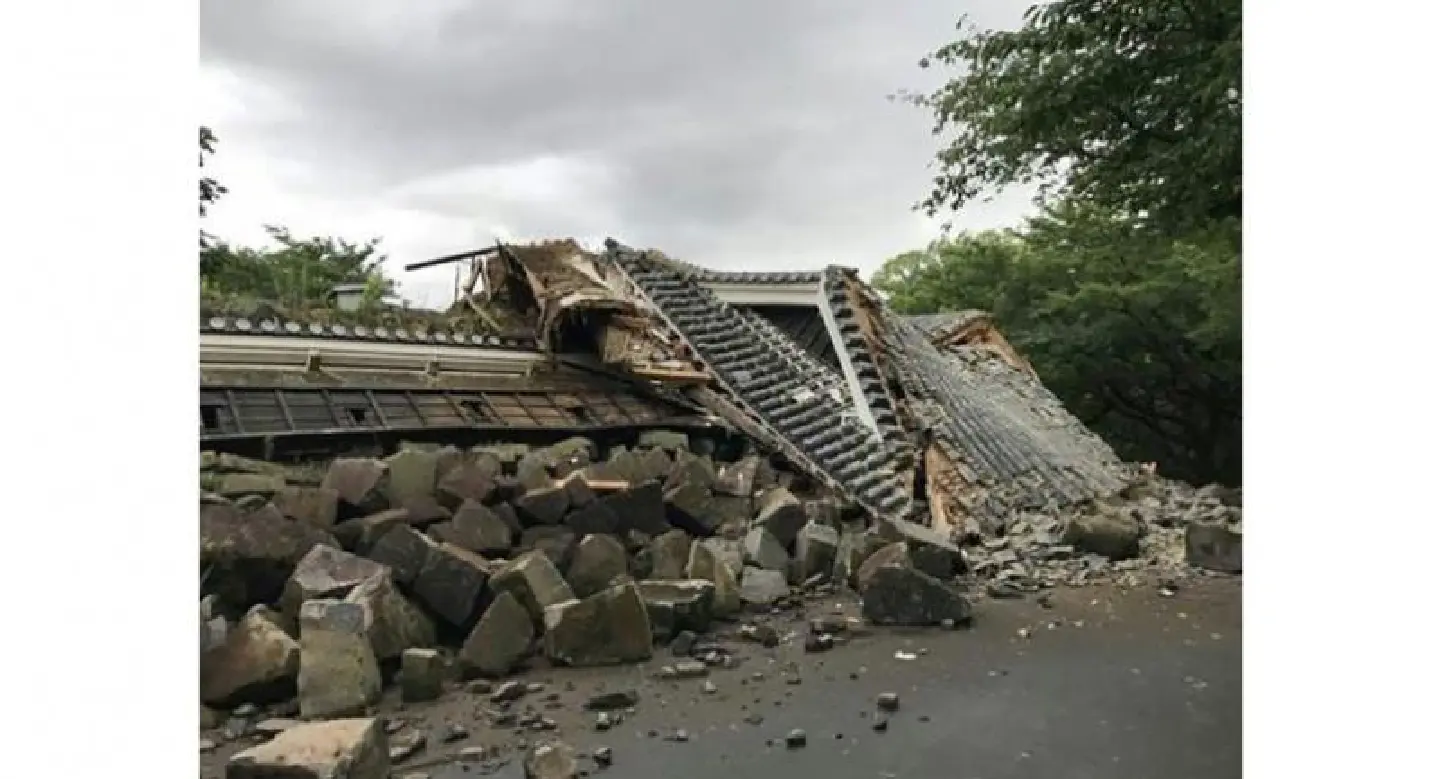'Drum tower' collapses at Japan's quake-hit Kumamoto Castle