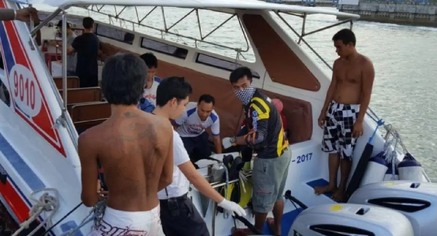 Chinese tourist drowns off Phuket islet after sneaking off from group Chinese tourist drowns off Phuket islet after sneaking off from group