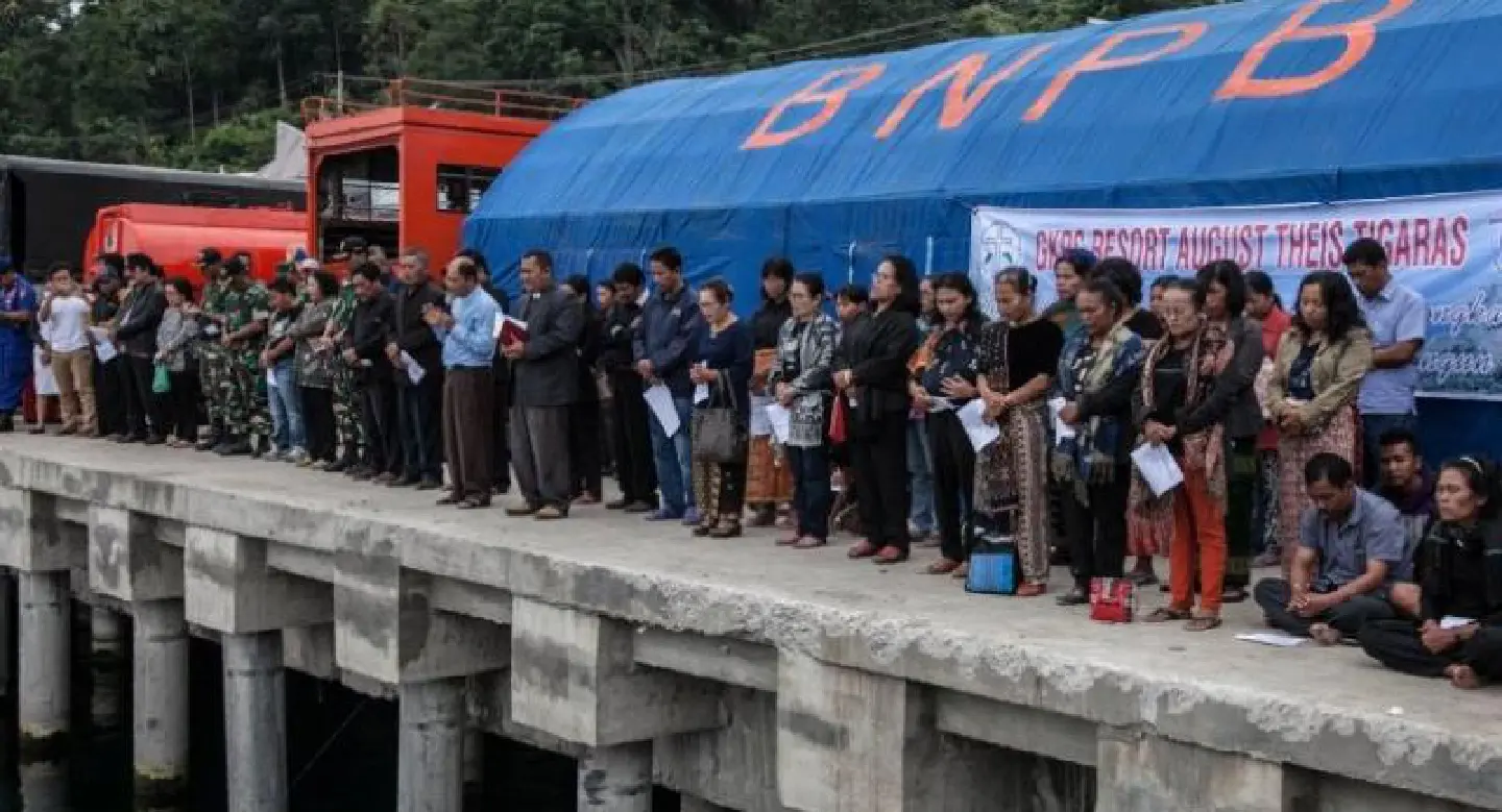 Anxious wait for relatives of Indonesia ferry disaster missing Anxious wait for relatives of Indonesia ferry disaster missing