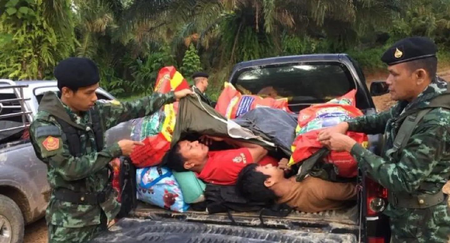 Troops thwart attempt to smuggle 40 Myanmar workers in Ranong Troops thwart attempt to smuggle 40 Myanmar workers in Ranong