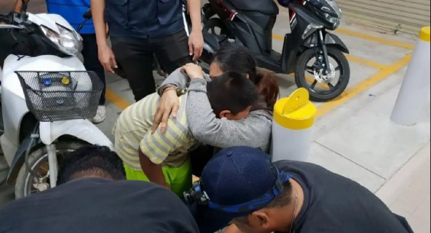 Mother arrested while riding with son, 4, to deliver drugs in Chon Buri Mother arrested while riding with son, 4, to deliver drugs in Chon Buri