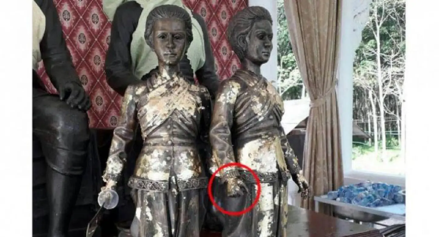 Thief steals Heroines Statue sword from temple Thief steals Heroines Statue sword from temple