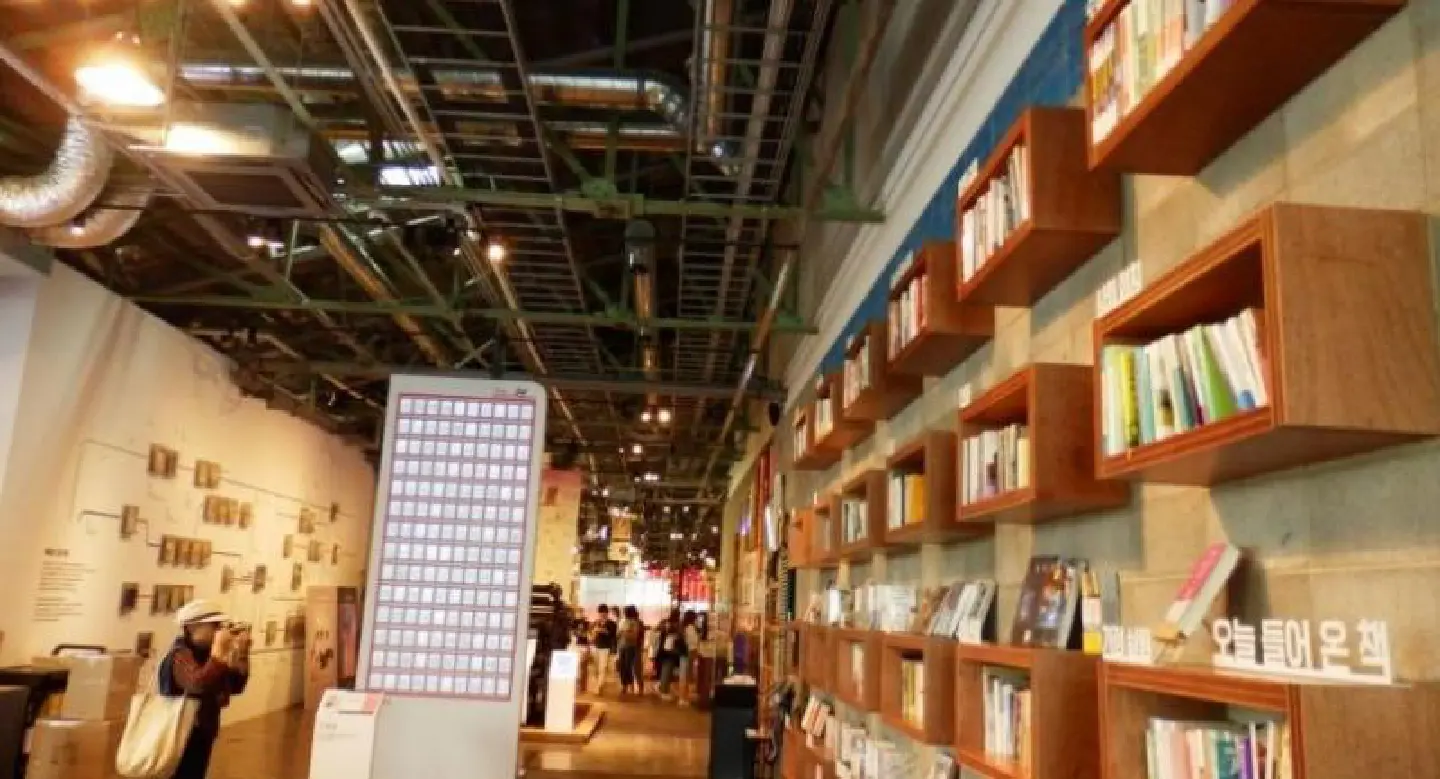 Beer, books, bamboo and Busan Beer, books, bamboo and Busan