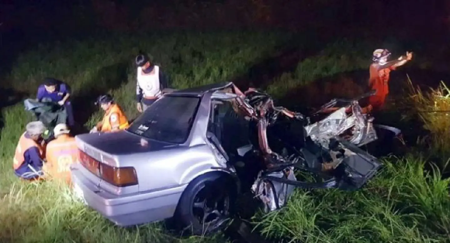 Two killed, one injured in car-truck smash in Korat Two killed, one injured in car-truck smash in Korat