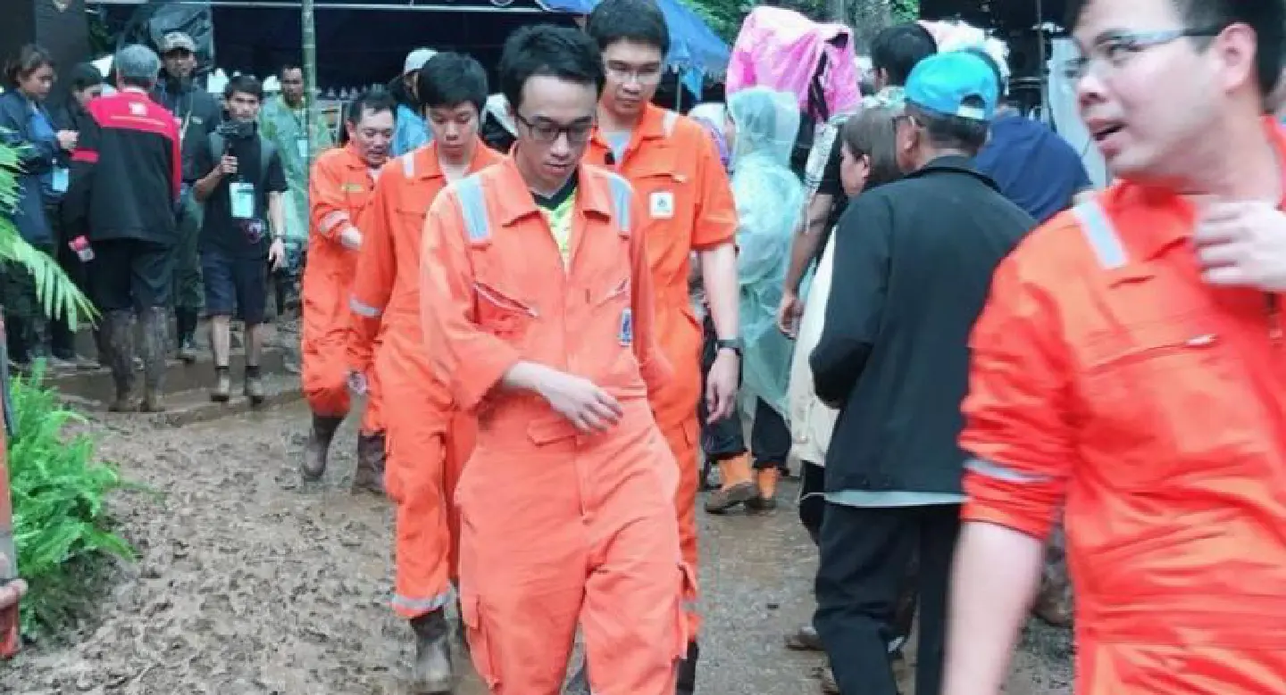 PTT sends 3 teams, drones and robot to search cave PTT sends 3 teams, drones and robot to search cave