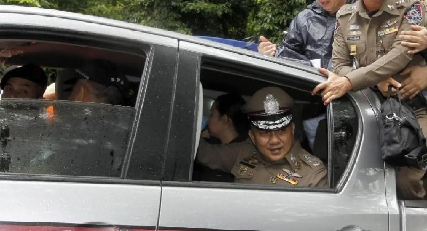 Worried Prayut flying to cave site today to encourage families and rescue mission