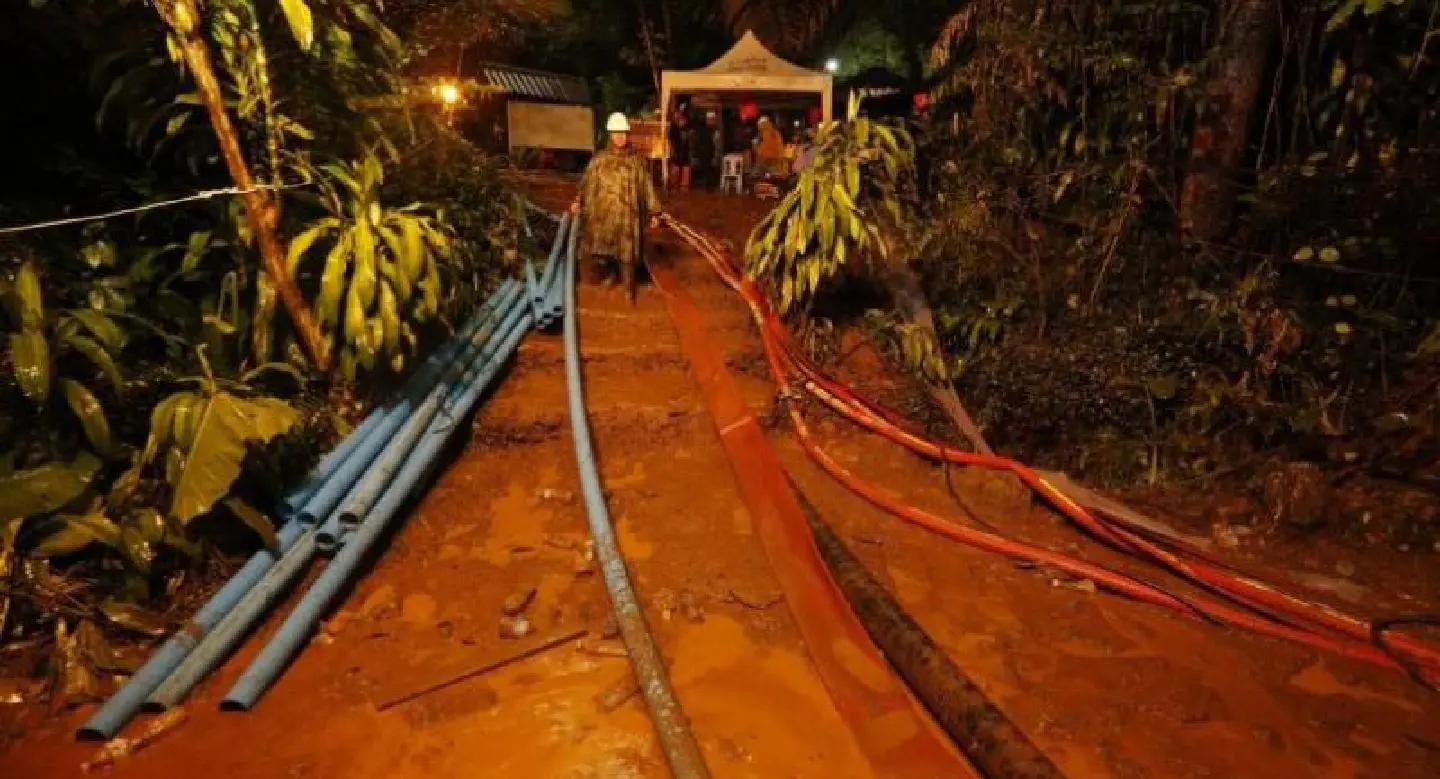 Rising water level in cave remains an obstacle Rising water level in cave remains an obstacle