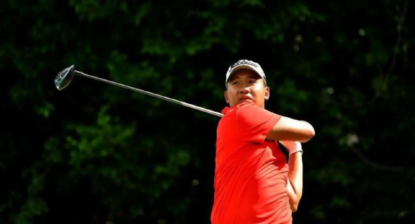 Poom booms to one-shot lead Poom booms to one-shot lead