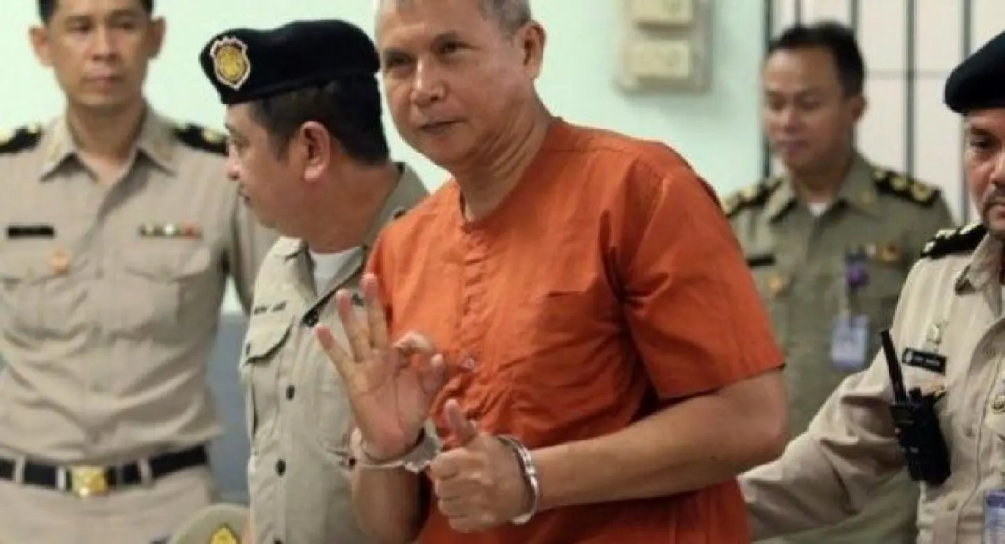 Court acquits singer Tom Dundee on latest lese majeste charge Court acquits singer Tom Dundee on latest lese majeste charge