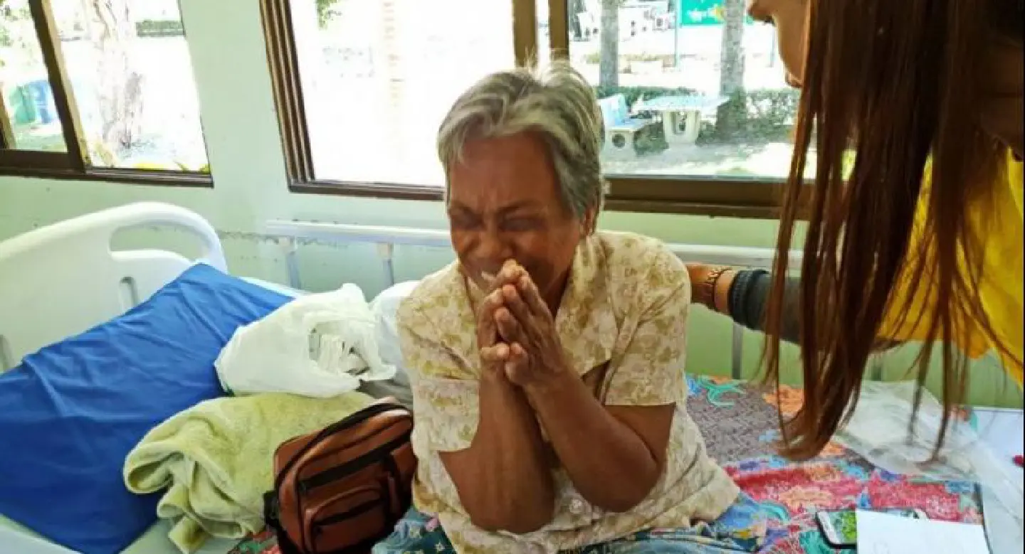 Elderly disabled woman rescued from Chon Buri bus shelter Elderly disabled woman rescued from Chon Buri bus shelter