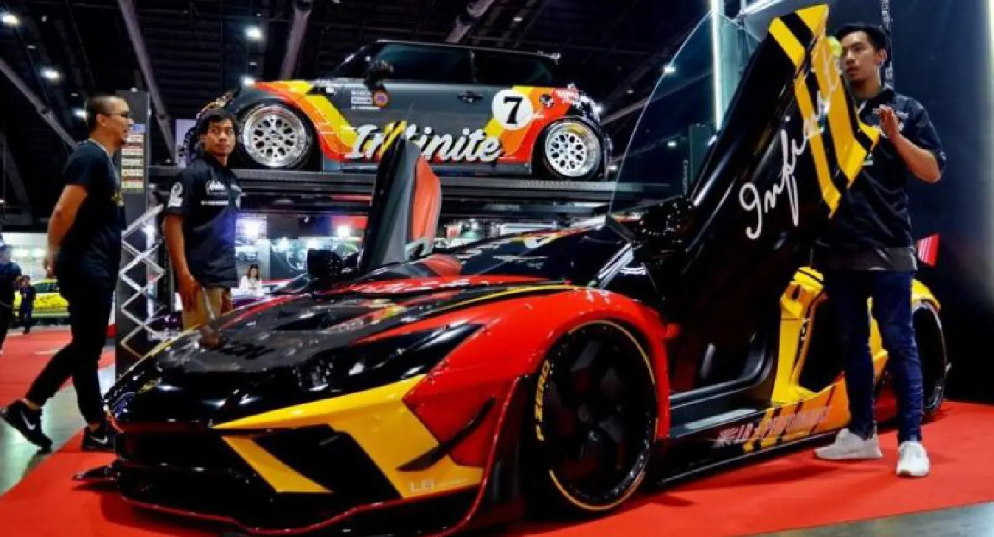 Car nuts still get full meal at Auto Salon Car nuts still get full meal at Auto Salon
