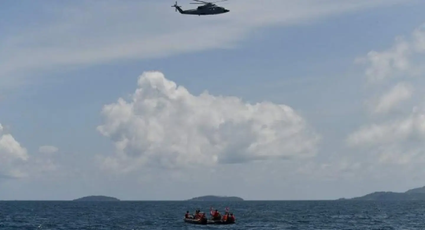 Recovery divers in Thai boat disaster confronted by underwater tomb