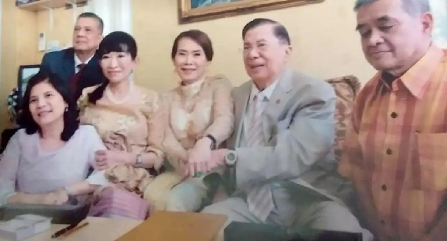 Ex-PM Chavalit reveals divorce and new love Ex-PM Chavalit reveals divorce and new love
