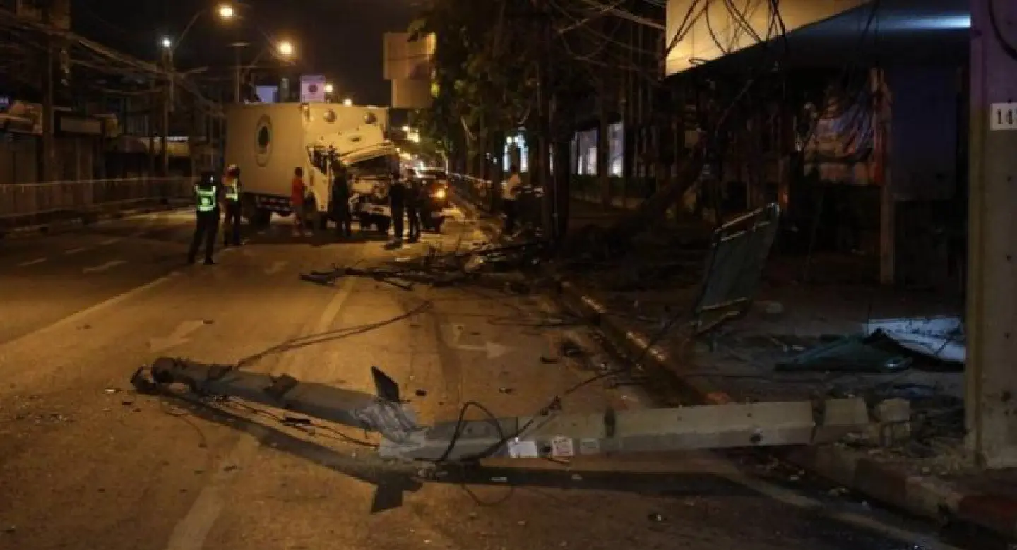 Bangkok truck collision closes major road Bangkok truck collision closes major road