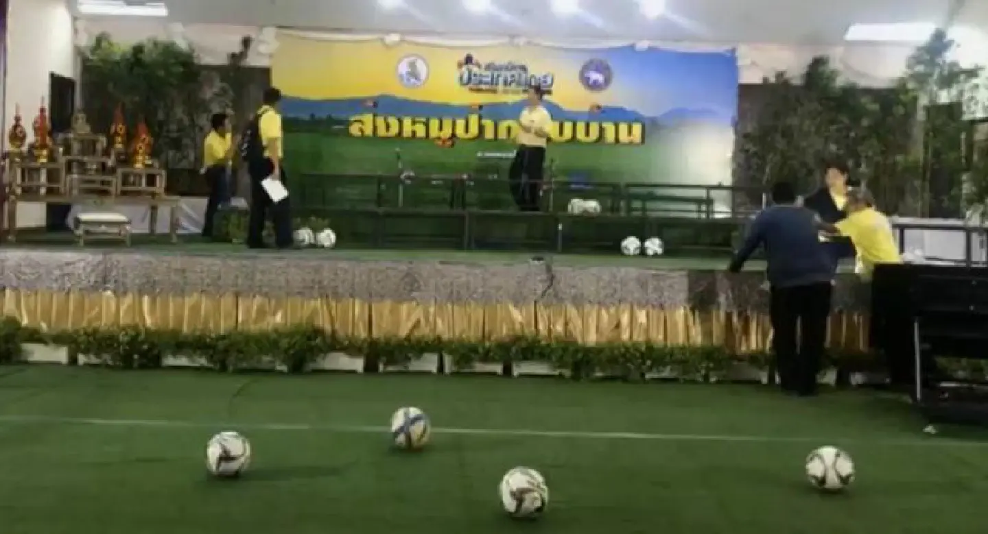 Journalists rush to attend footballers’ interview