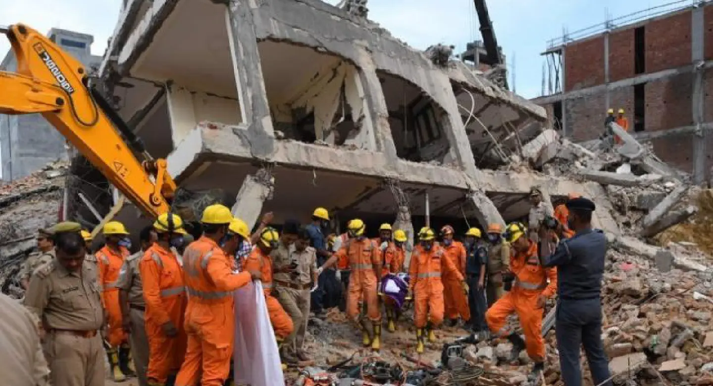 Indian building collapse kills three, 12 missing Indian building collapse kills three, 12 missing