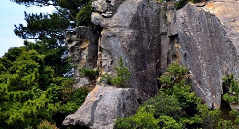 Boat tours and fanciful formations