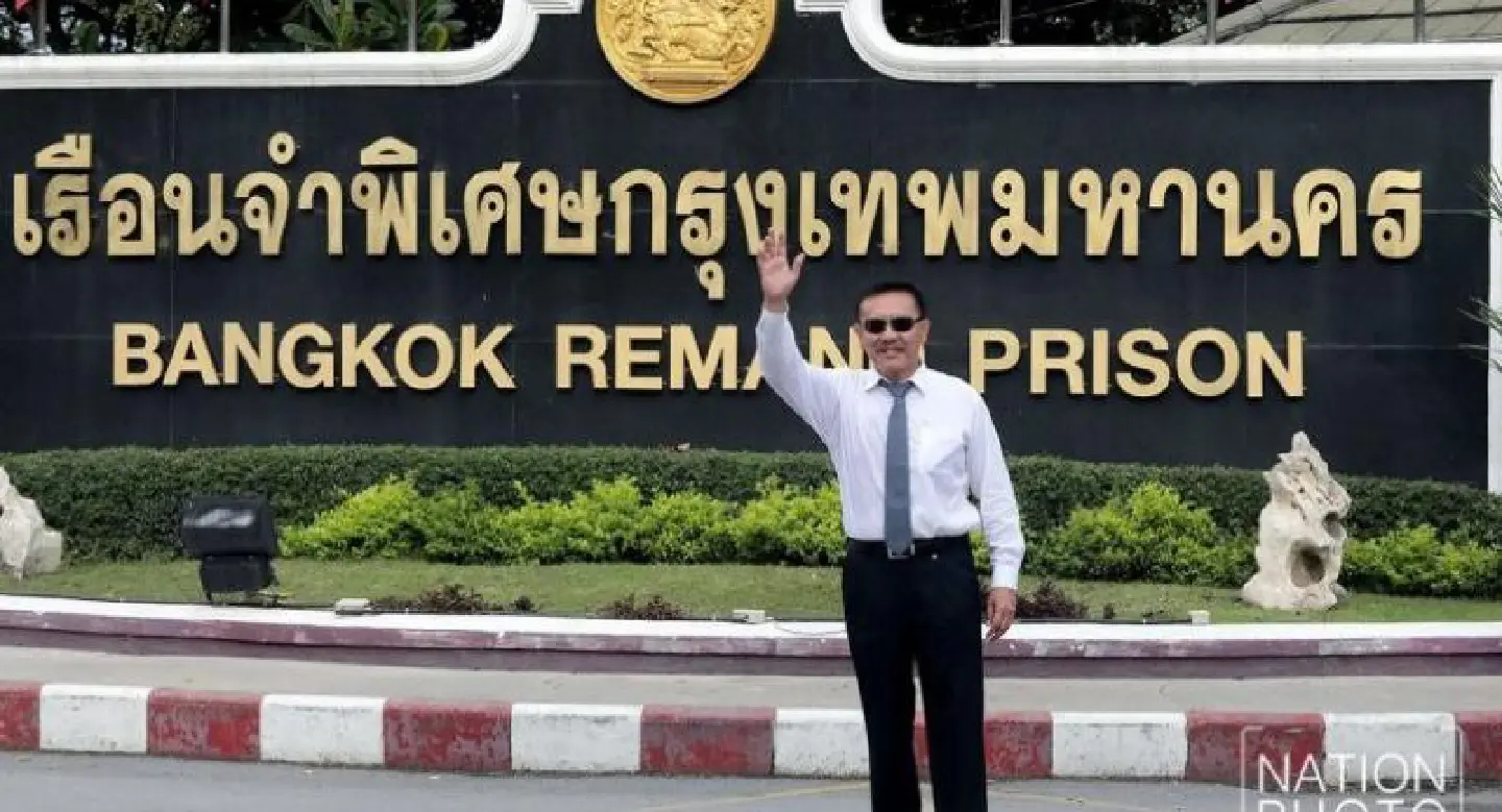 Chuwit walks free after month-long ‘prison inspection’